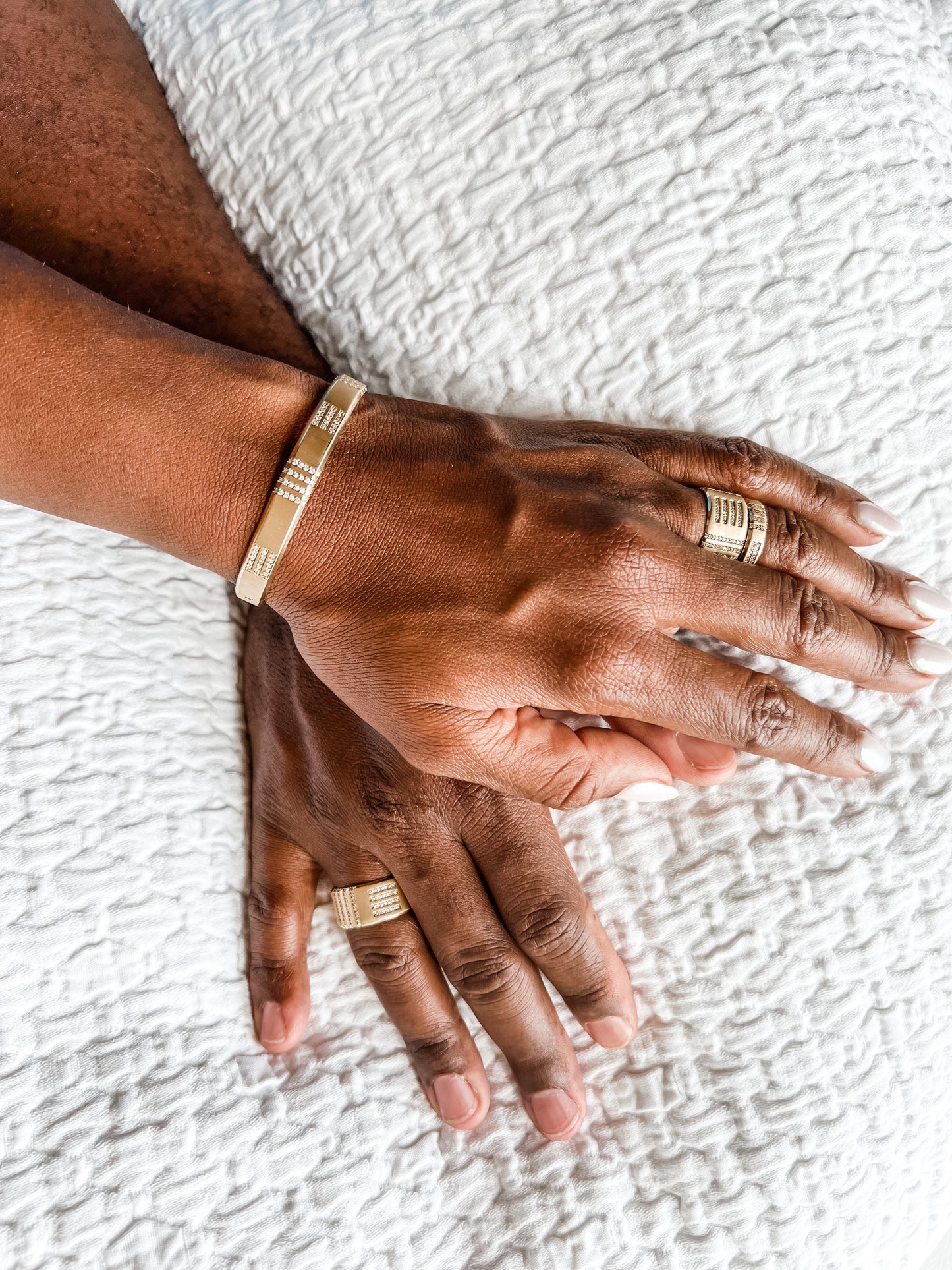 Men’s Spindle Cigar Band in 18K Gold with Natural Diamonds