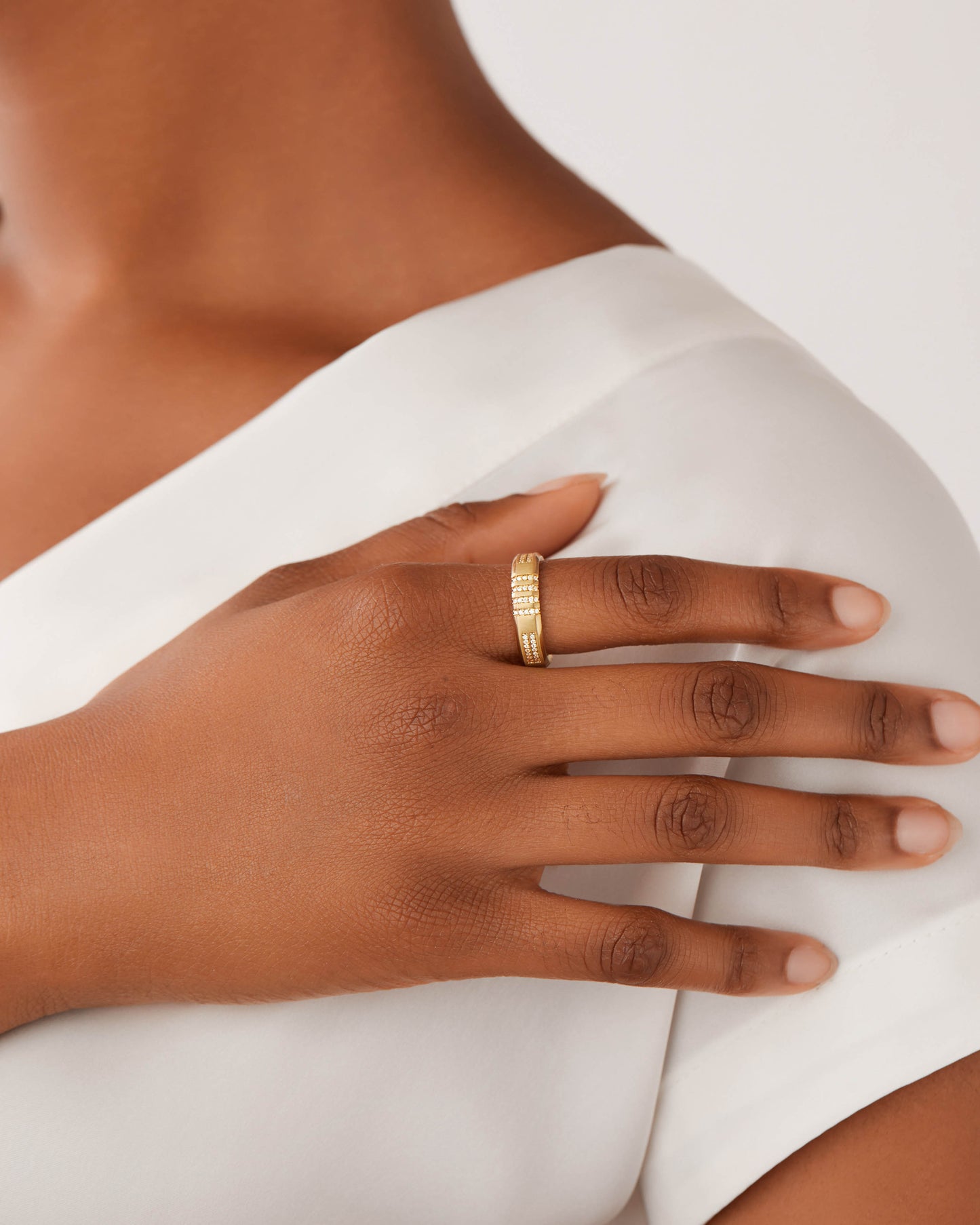 Spindle Ring in 18K Gold with Natural Diamonds